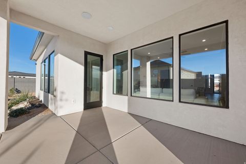 Tiny photo for 2022 S BLOSSOM WAY, Hurricane, UT 84737 (MLS # 2127585)