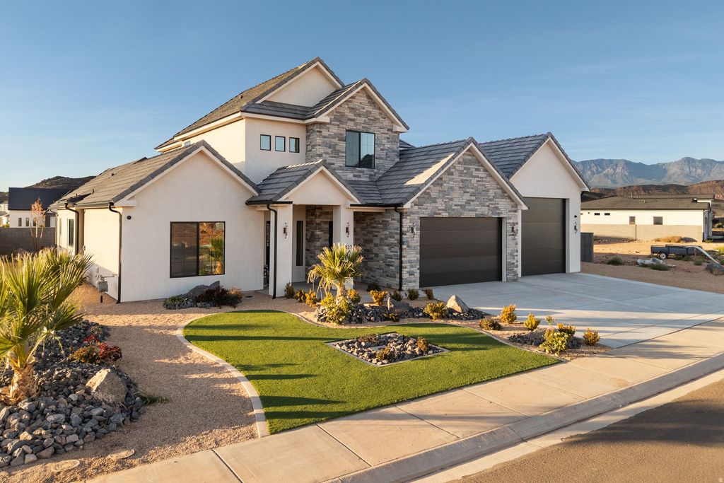 Photo of 2022 S BLOSSOM WAY, Hurricane, UT 84737 (MLS # 2127585)