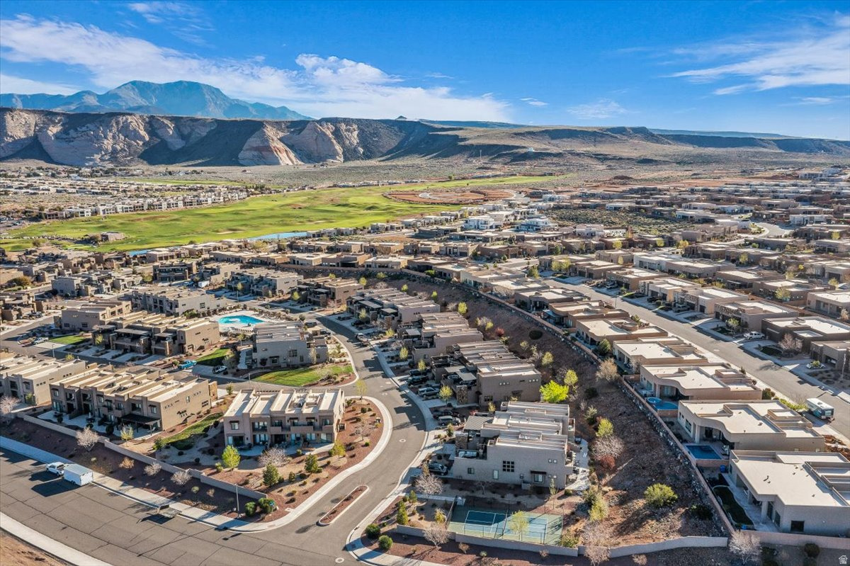 ESCAPES AT THE LEDGES PH 5 - Residential