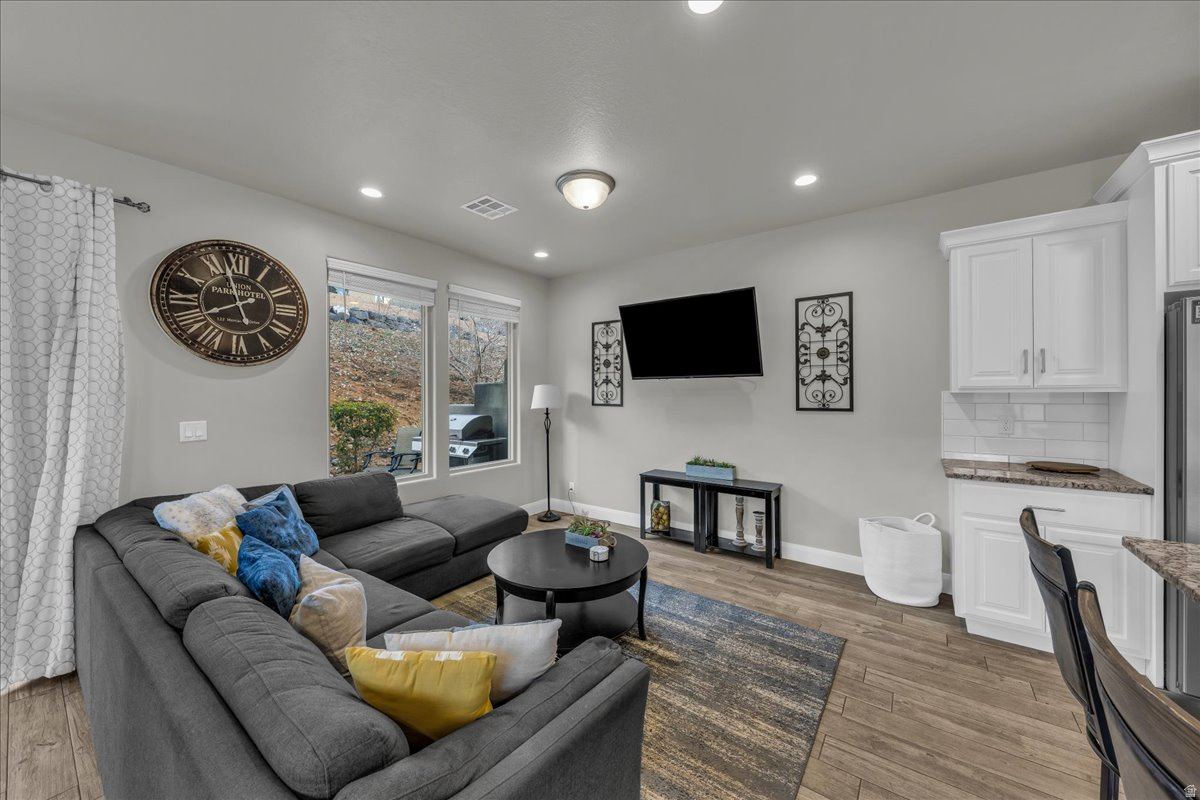 ESCAPES AT THE LEDGES PH 5 - Residential