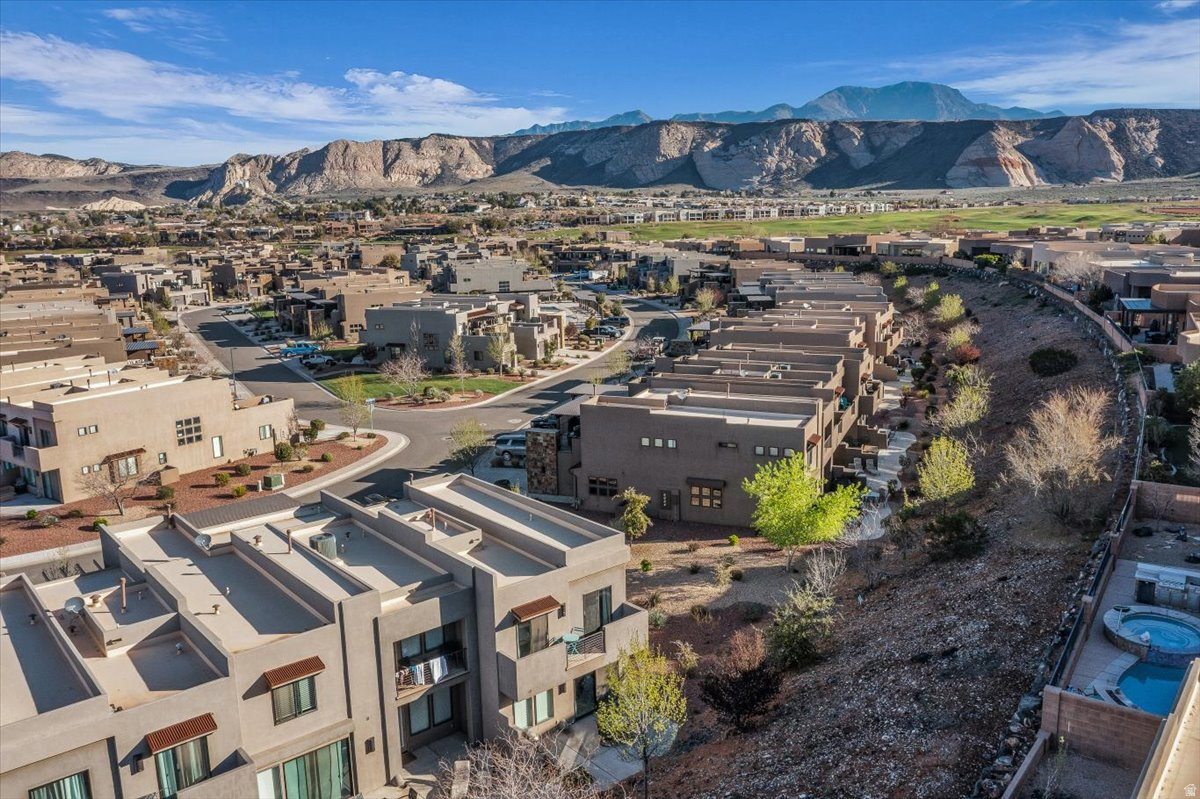 ESCAPES AT THE LEDGES PH 5 - Residential