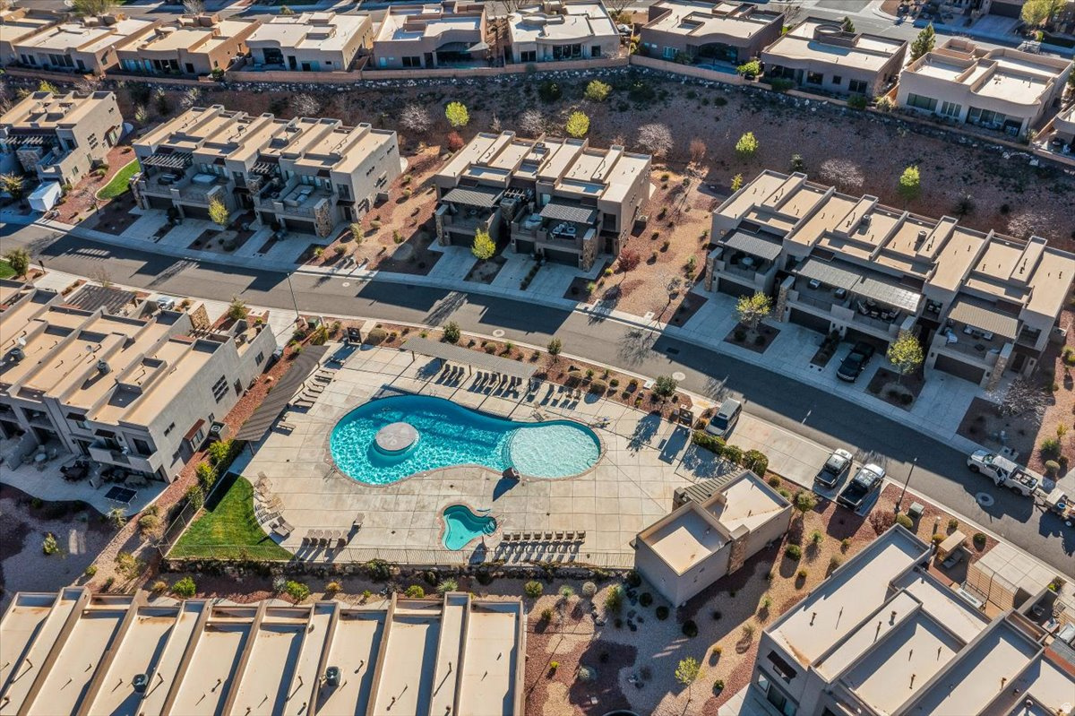 ESCAPES AT THE LEDGES PH 5 - Residential