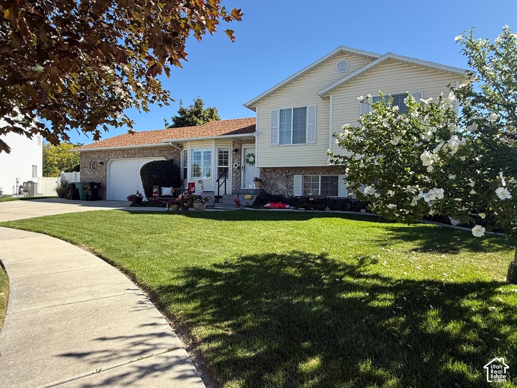 Photo of 6276 S SANDWEDGE CIR, Murray, UT 84123 (MLS # 2192345)