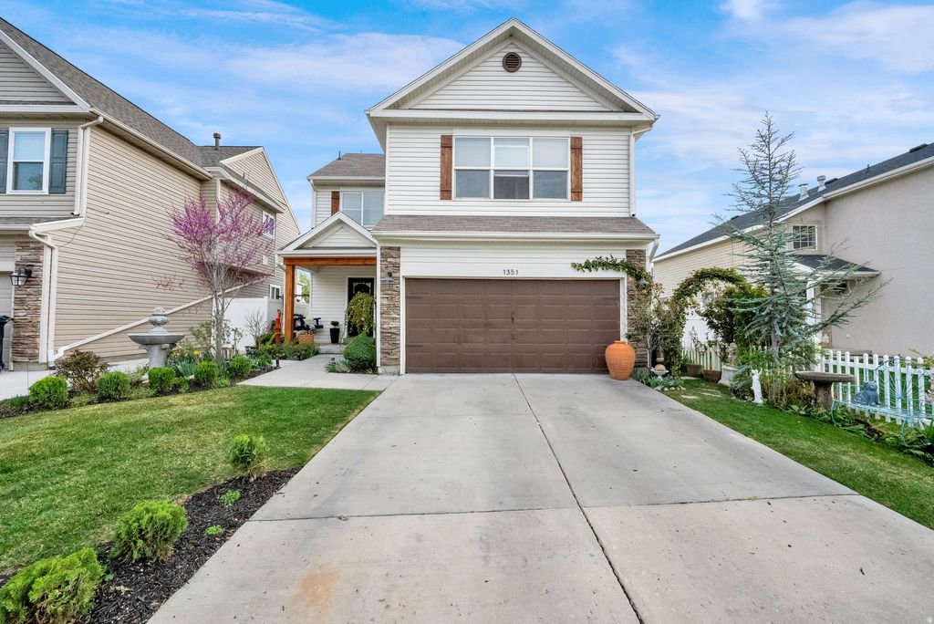 Photo of 1351 W GLENBARR DR S, Springville, UT 84663 (MLS # 2146841)