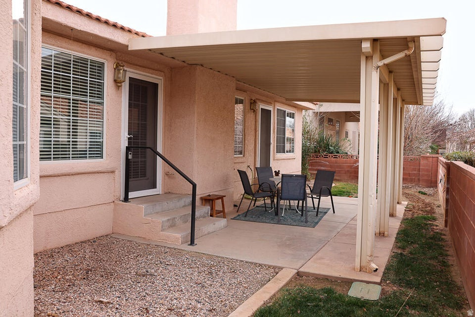 BLOOMINGTON RANCHES TH 2-2 - Residential