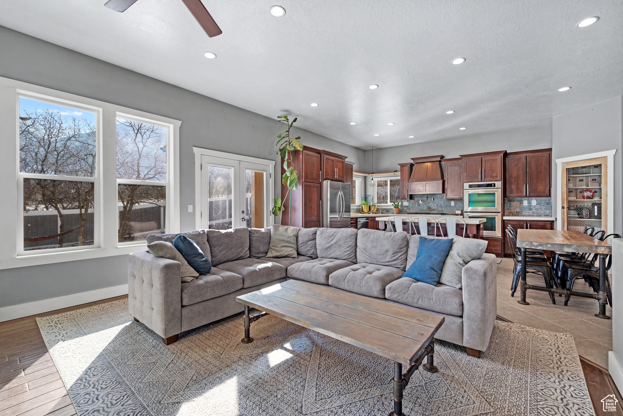 COUNTRY VIEW - Residential