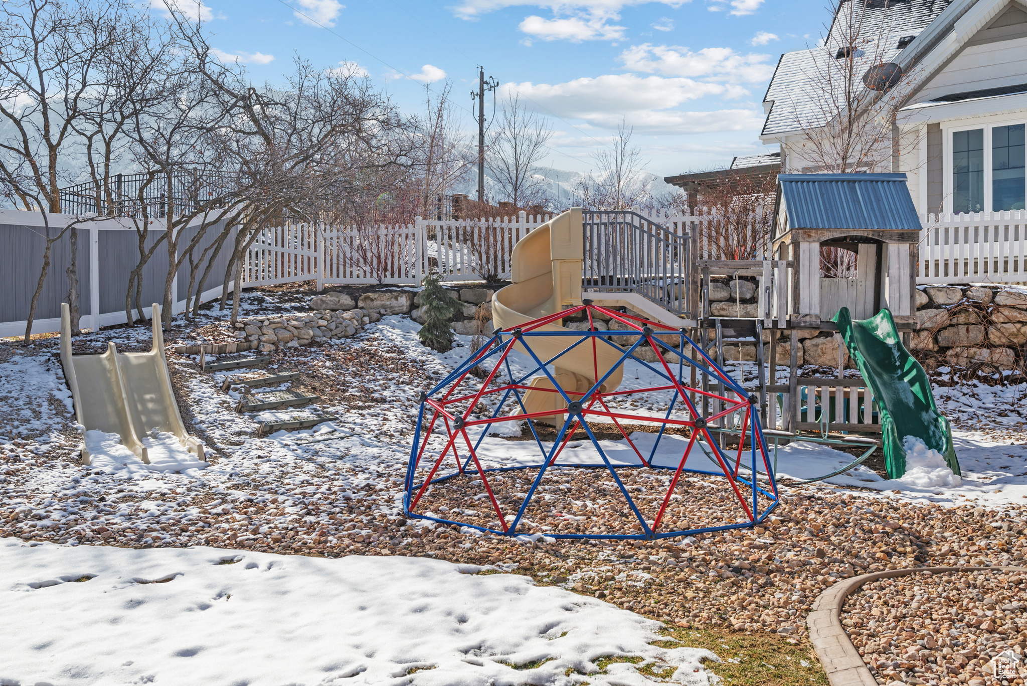 COUNTRY VIEW - Residential