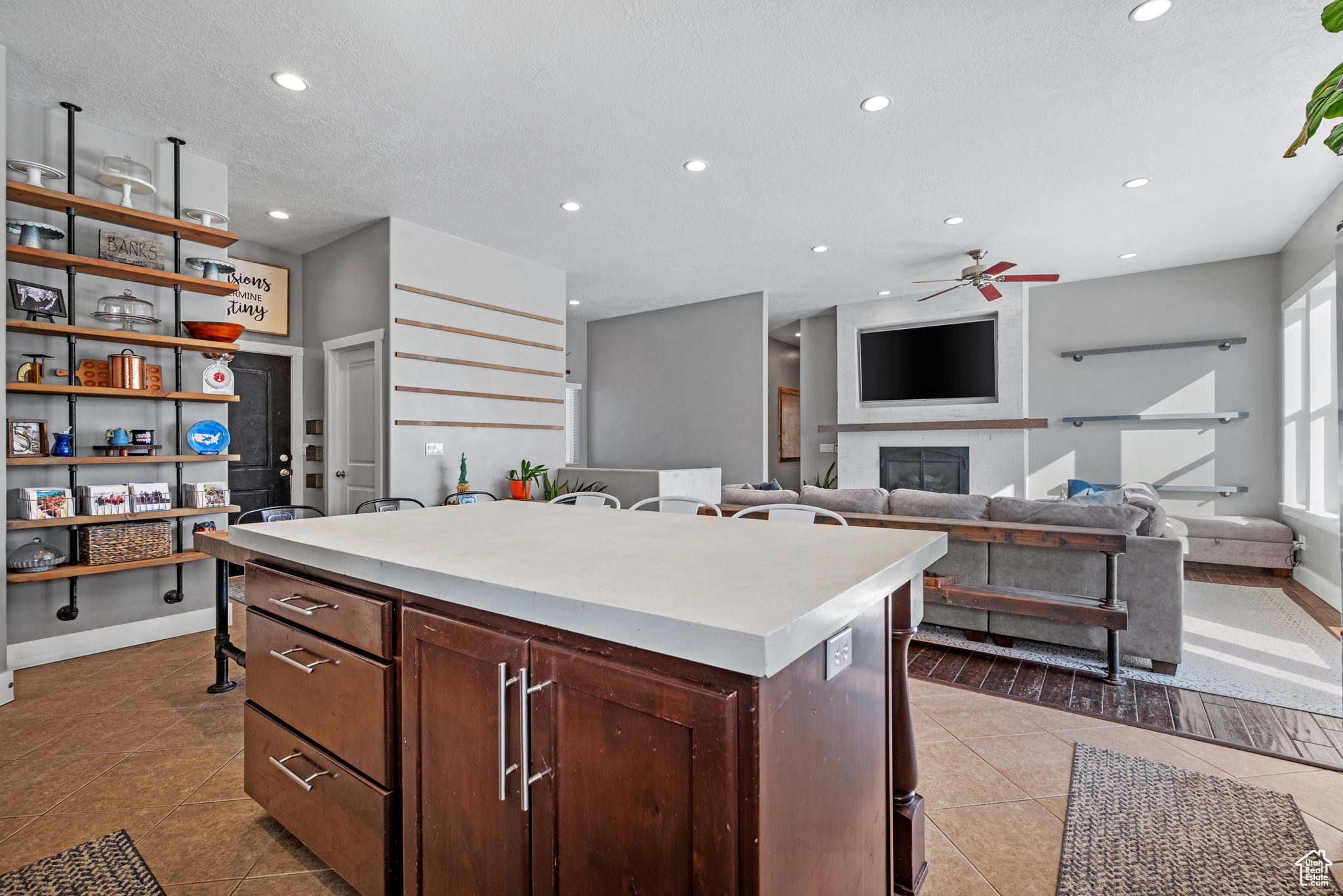 COUNTRY VIEW - Residential