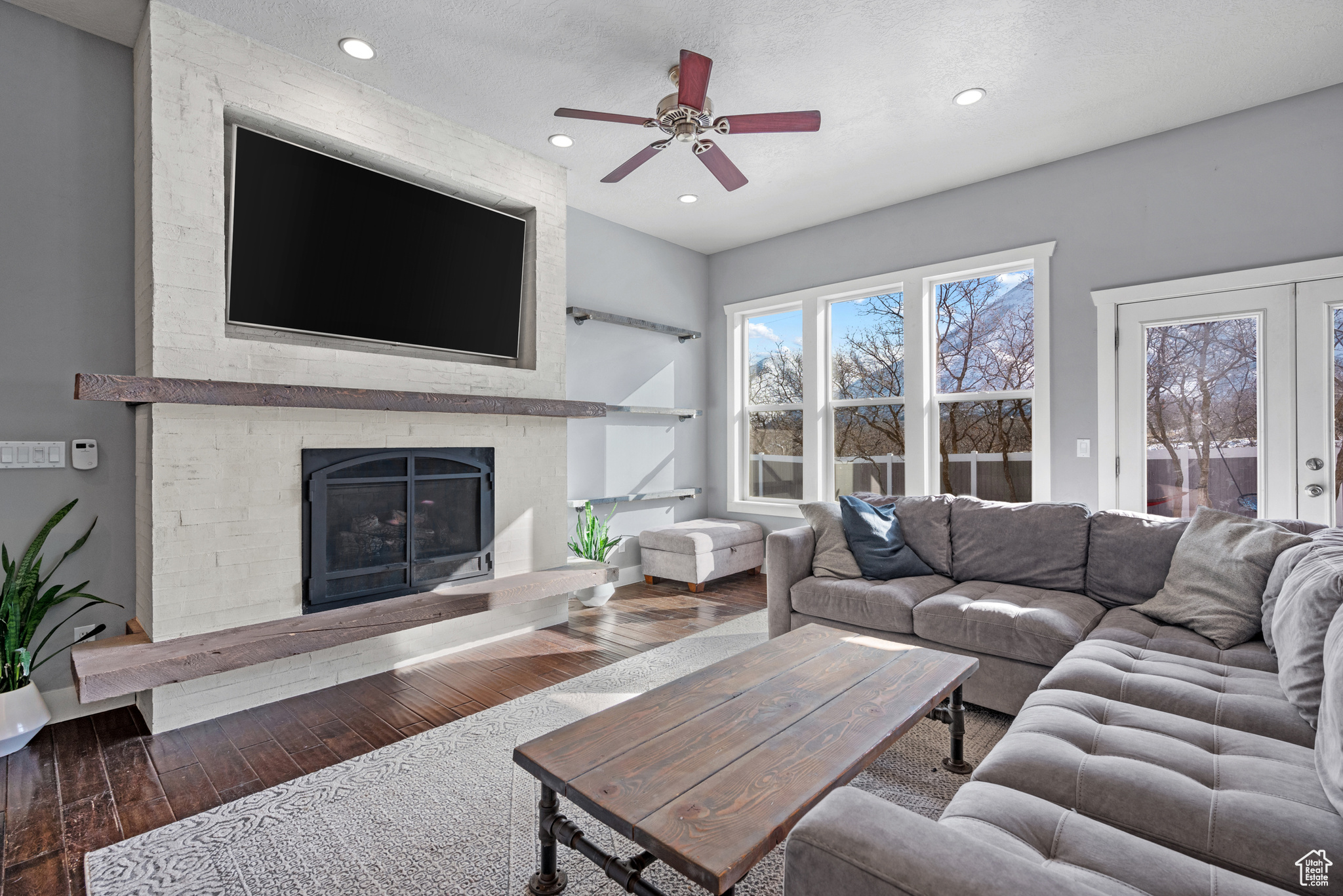 COUNTRY VIEW - Residential