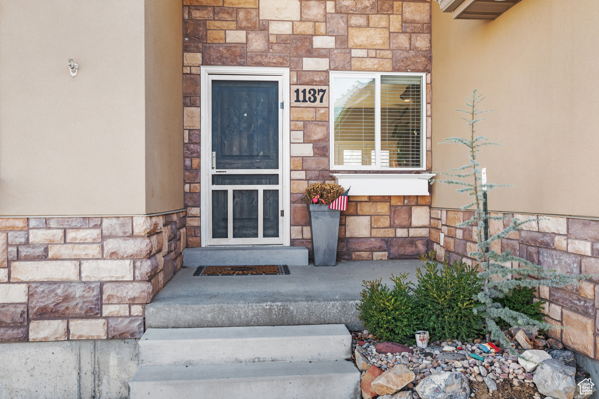 COUNTRY VIEW - Residential