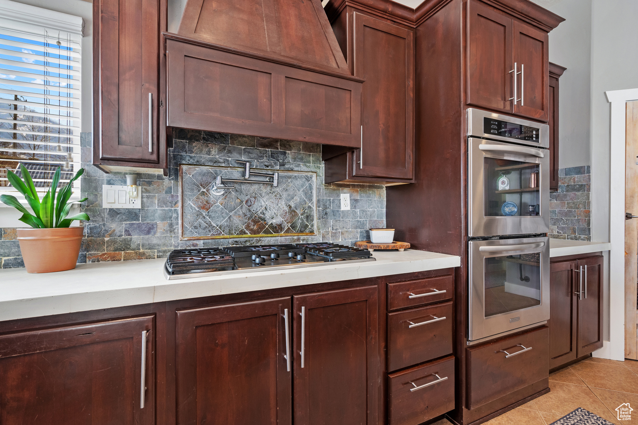 COUNTRY VIEW - Residential