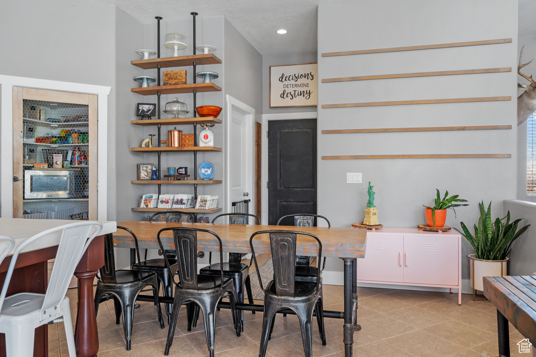 COUNTRY VIEW - Residential