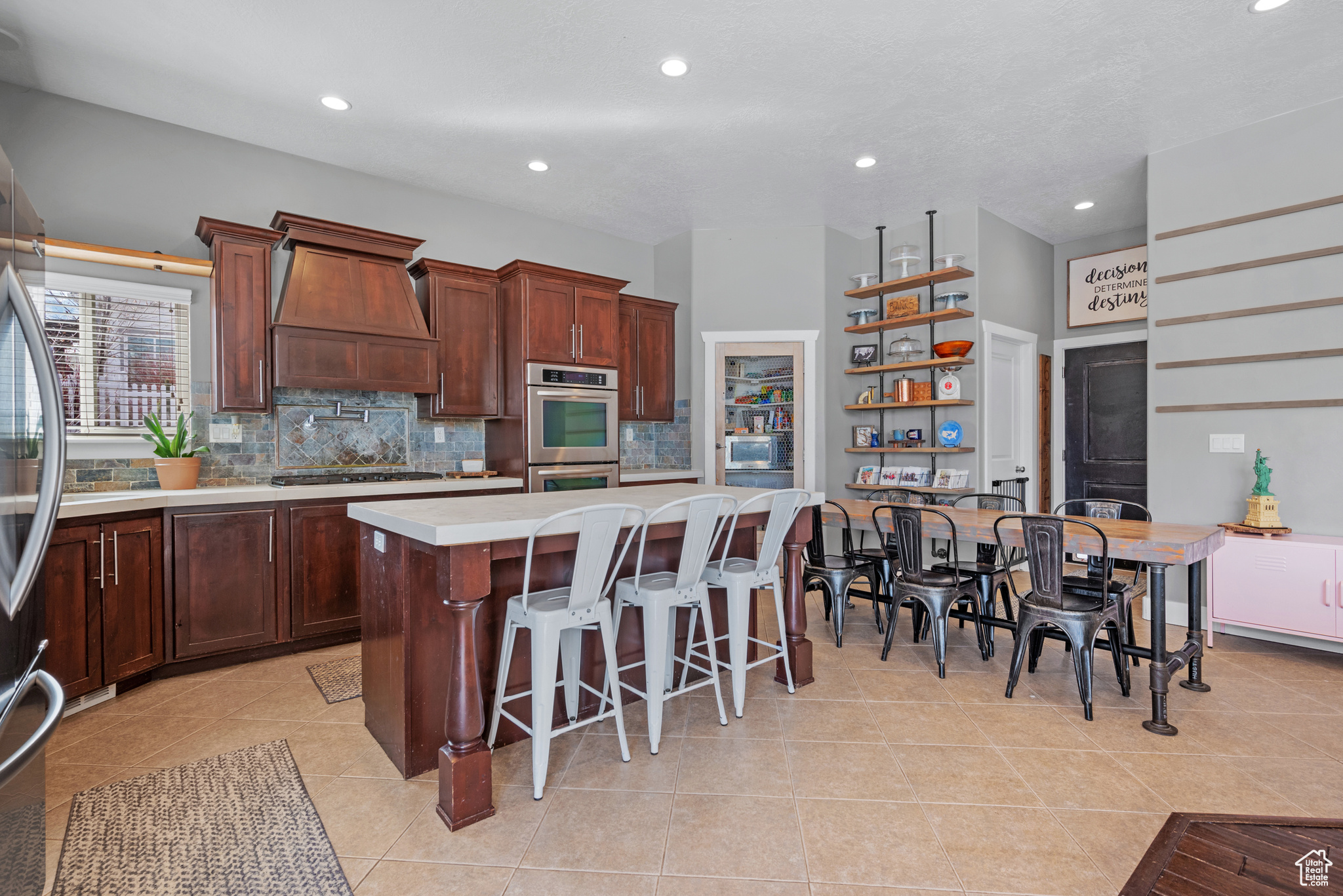 COUNTRY VIEW - Residential