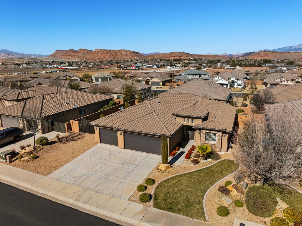 Photo of 992 W 4100 ST S, Saint George, UT 84790 (MLS # 2135936)
