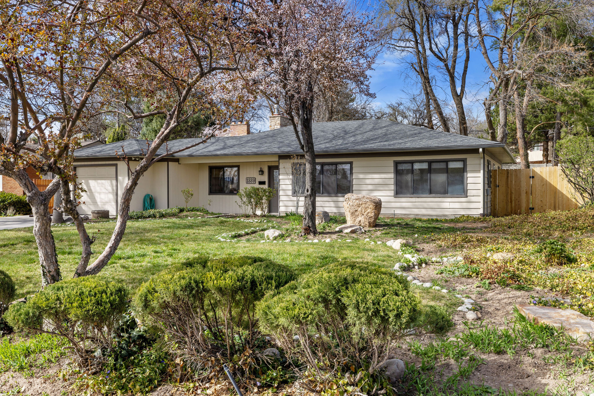 HOLLADAY ACRES - Residential