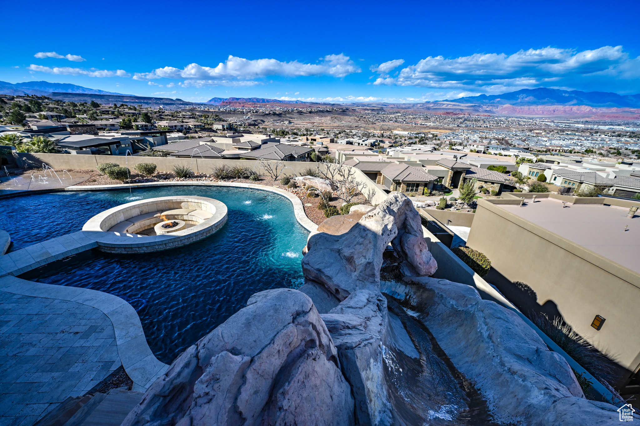 STONE CLIFF - Residential