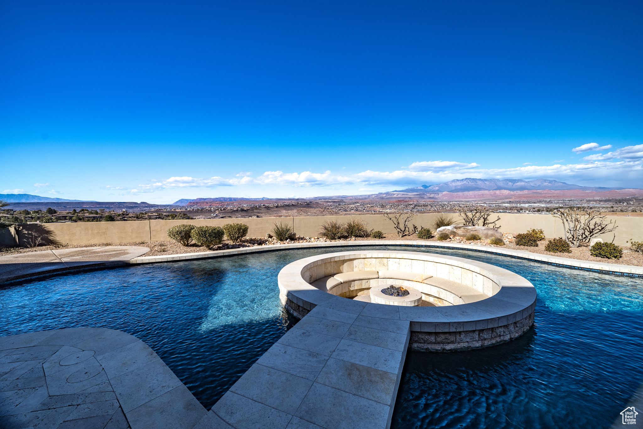 STONE CLIFF - Residential