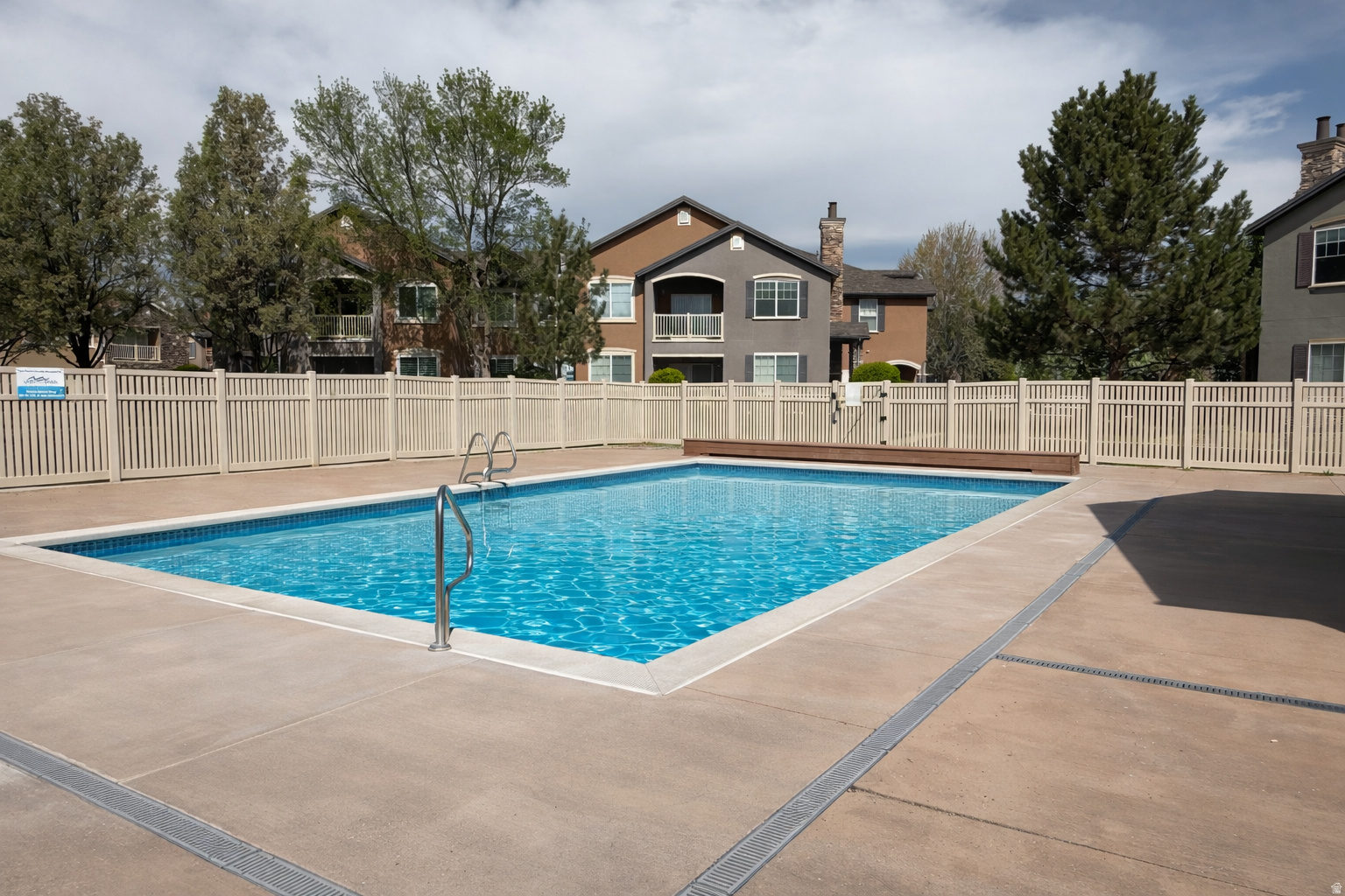 PEMBERLEY - Residential