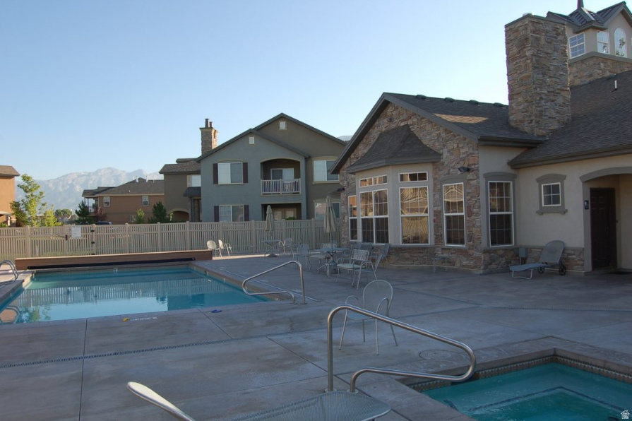 PEMBERLEY - Residential