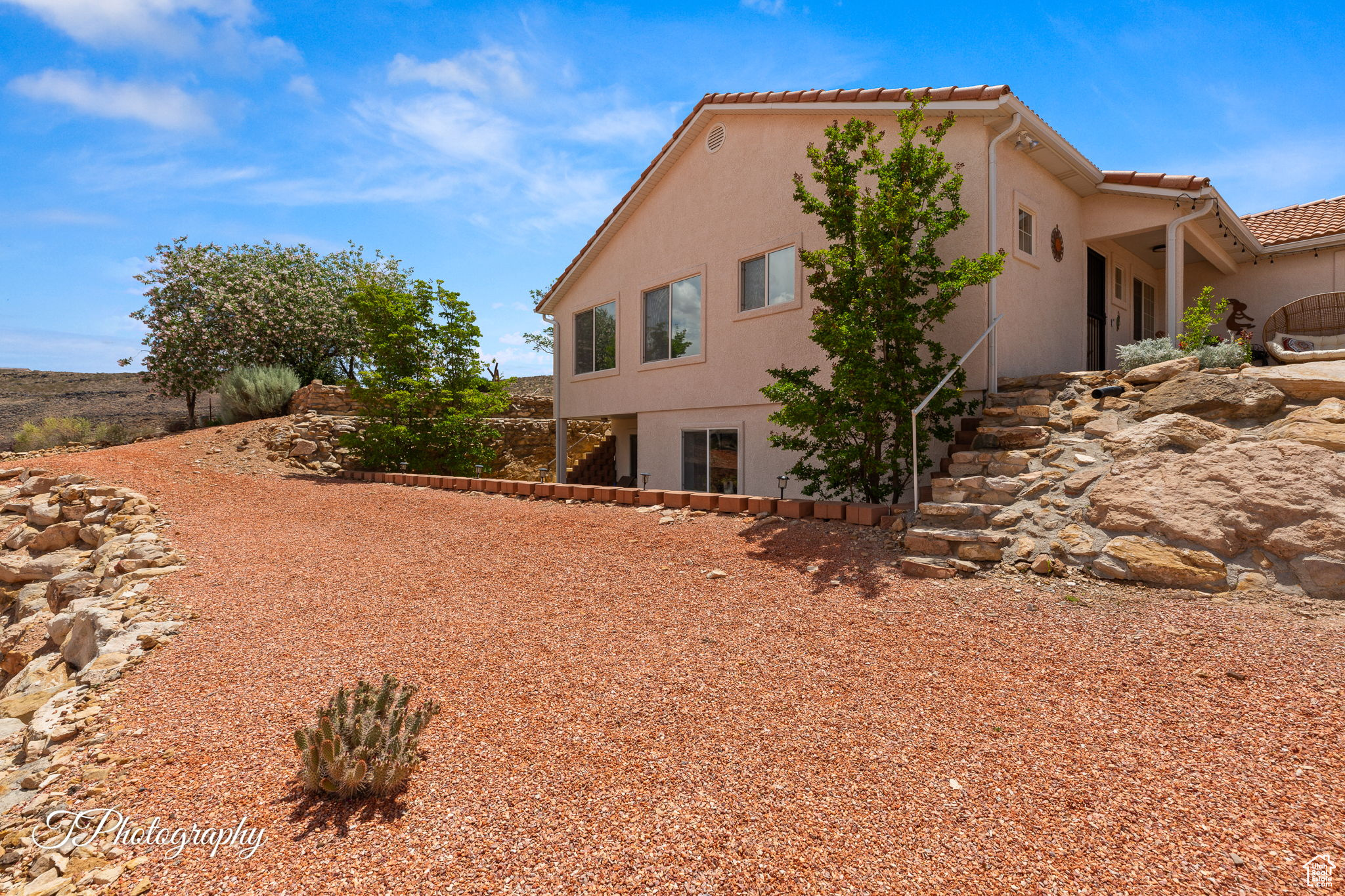 RIDGEPOINTE - Residential