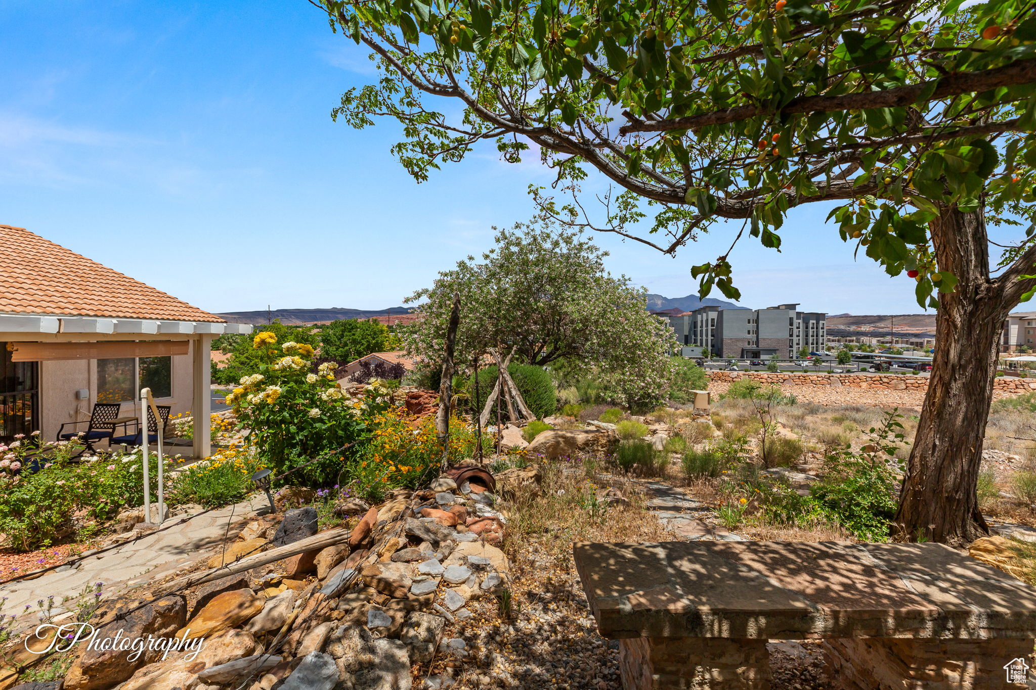 RIDGEPOINTE - Residential