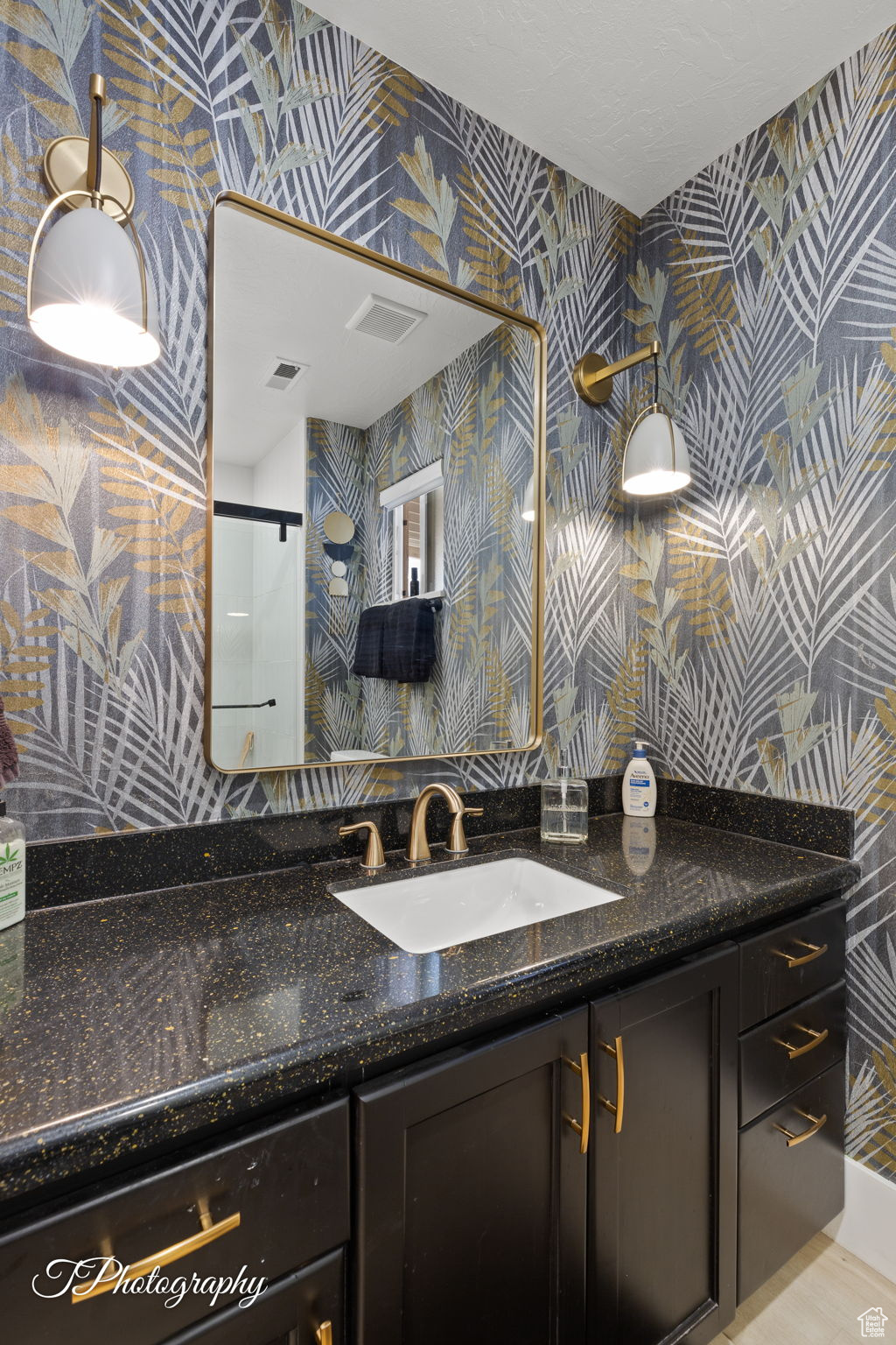 RIDGEPOINTE - Residential