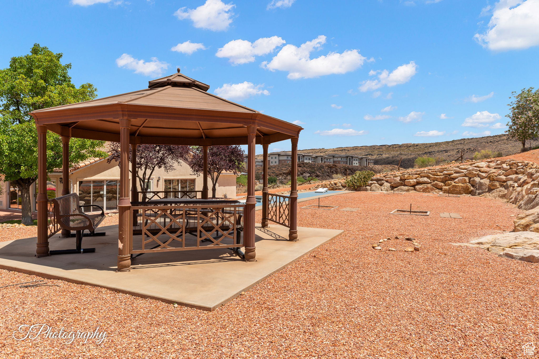 RIDGEPOINTE - Residential