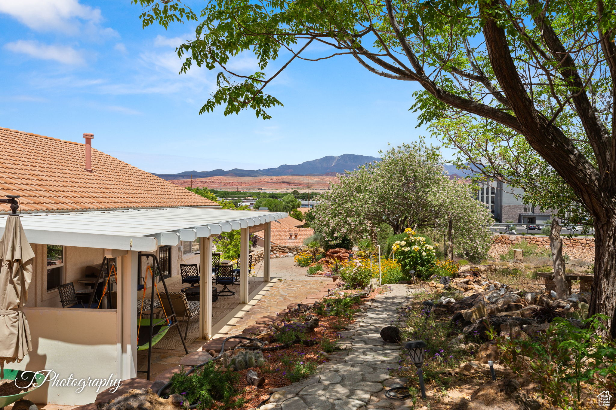 RIDGEPOINTE - Residential