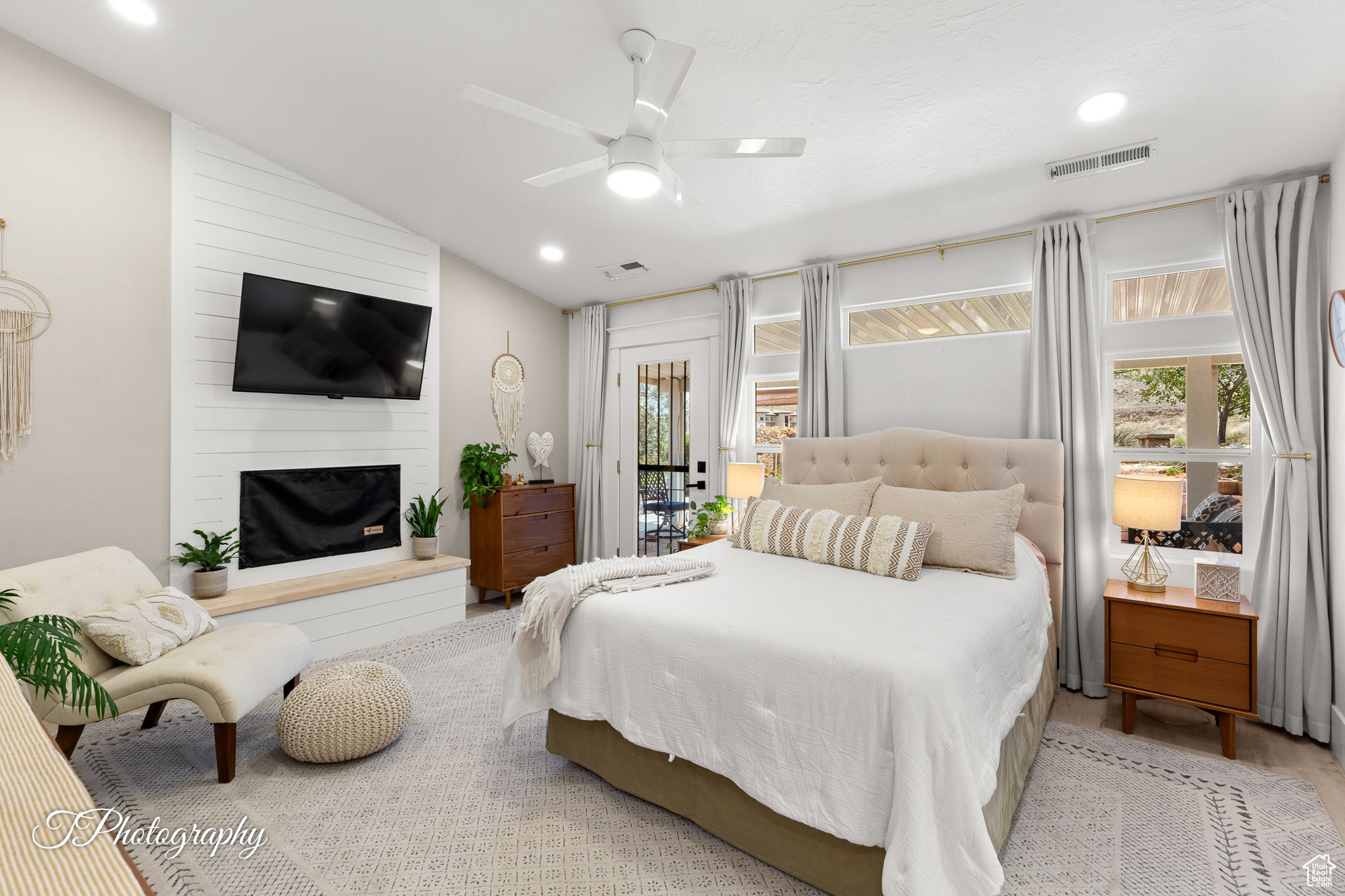 RIDGEPOINTE - Residential