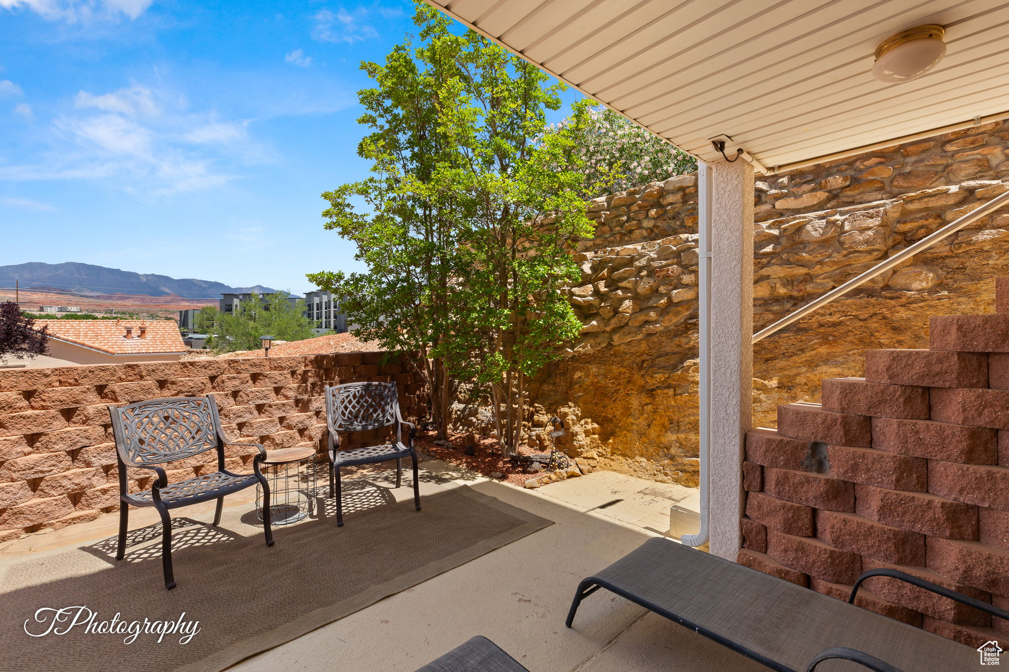 RIDGEPOINTE - Residential