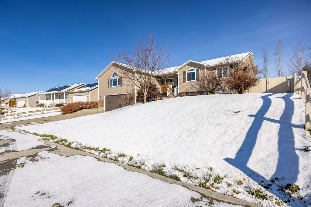 Photo of 349 E SUNBURST LN N, Richmond, UT 84333 (MLS # 2125193)