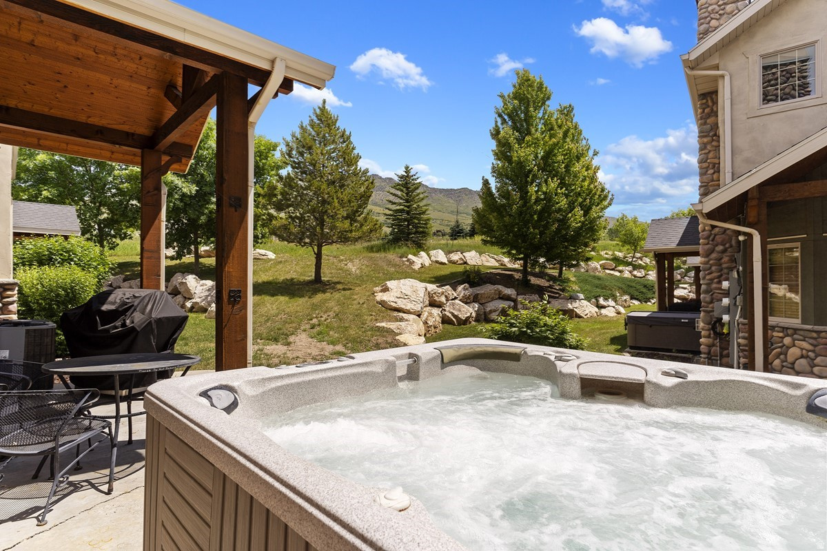 THE CASCADES AT MOOS - Residential