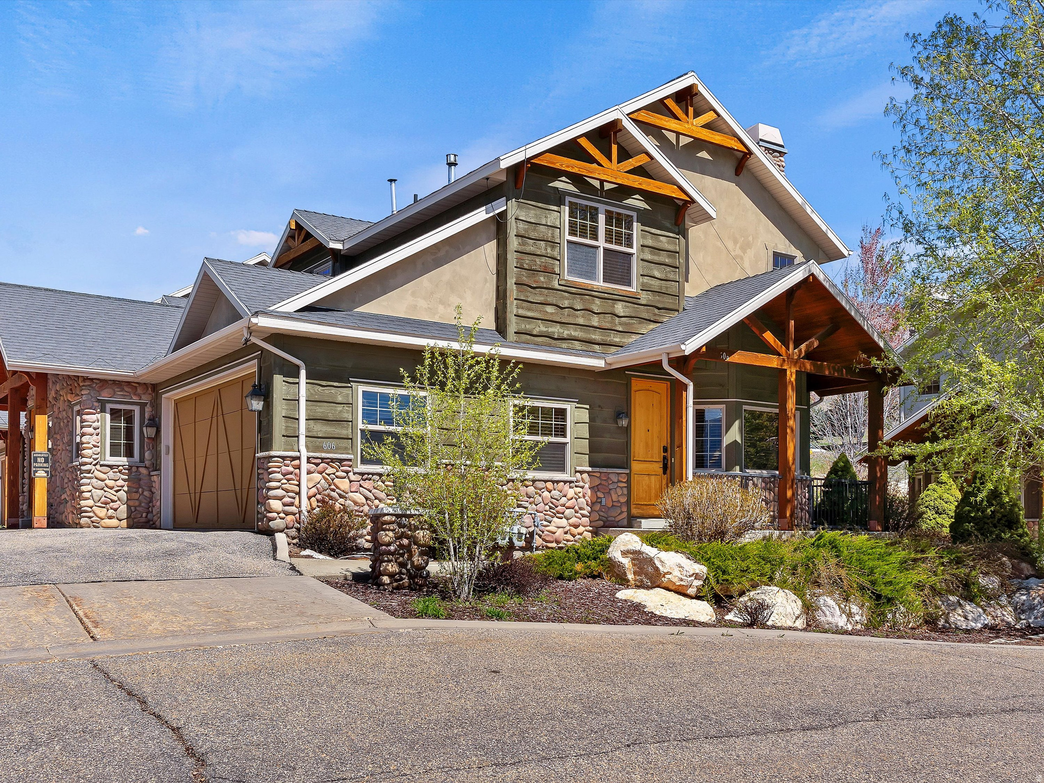 THE CASCADES AT MOOS - Residential