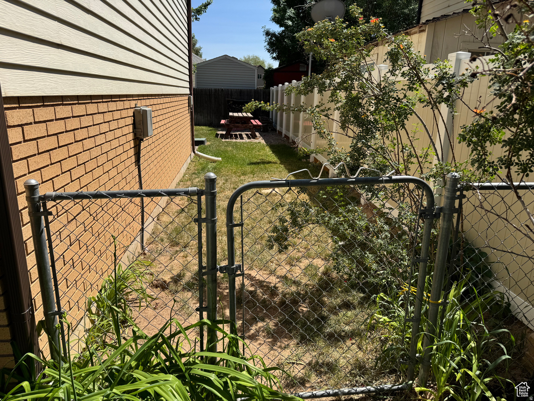 CHARLIE WALKER - Residential