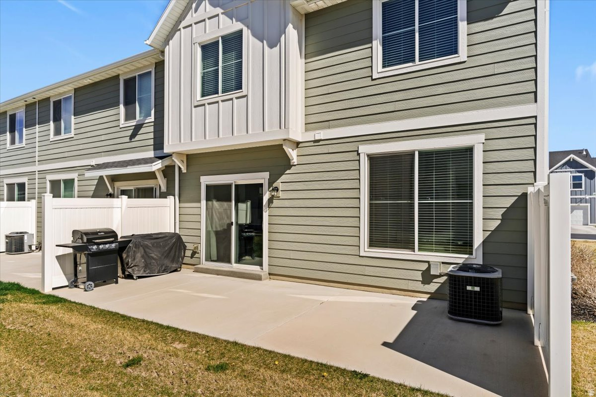 COURTYARD AT GREEN - Residential