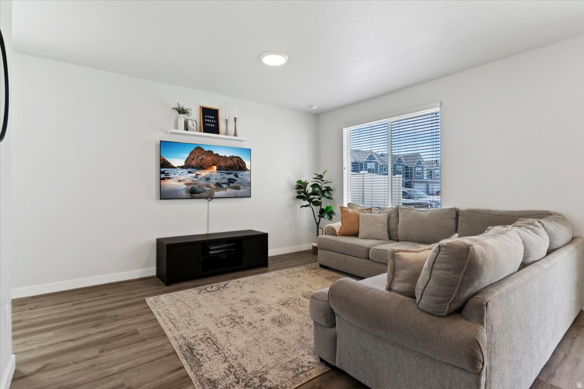 COURTYARD AT GREEN - Residential