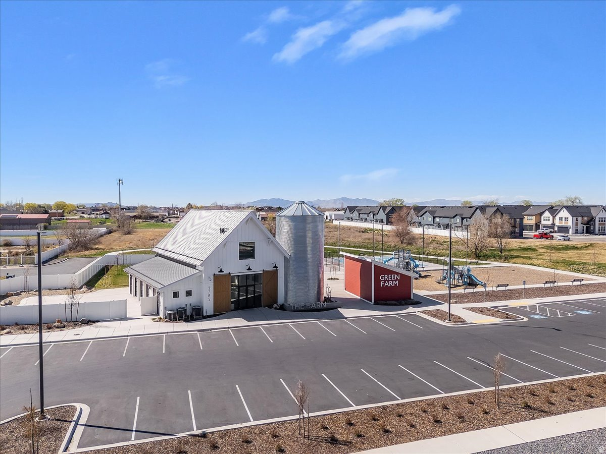 COURTYARD AT GREEN - Residential