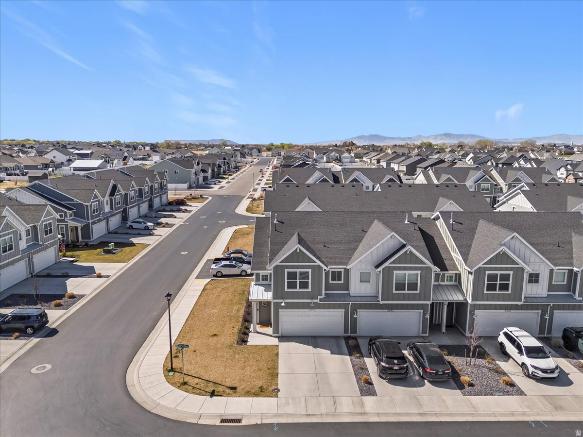 COURTYARD AT GREEN - Residential
