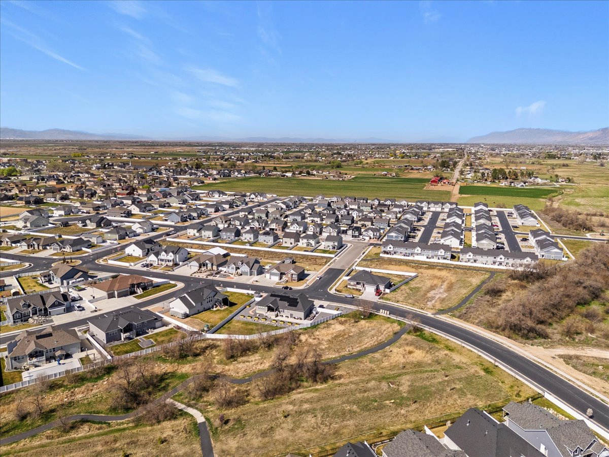 COURTYARD AT GREEN - Residential