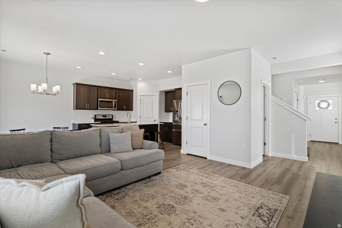 COURTYARD AT GREEN - Residential