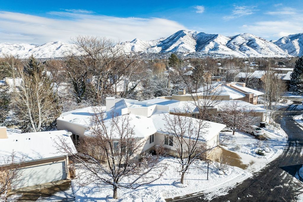 Photo of 2115 E CONNOR PARK CV, Salt Lake City, UT 84109 (MLS # 2138254)