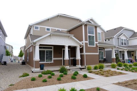 Photo of 97 E FAIRMONT PL, Saratoga Springs, UT 84045 (MLS # 2152725)