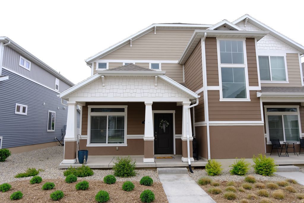 Photo of 97 E FAIRMONT PL, Saratoga Springs, UT 84045 (MLS # 2152725)