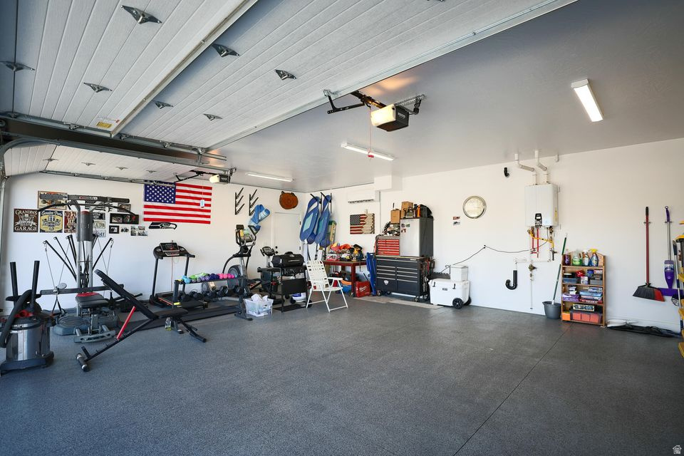 PEREGRINE POINTE WEST - Residential