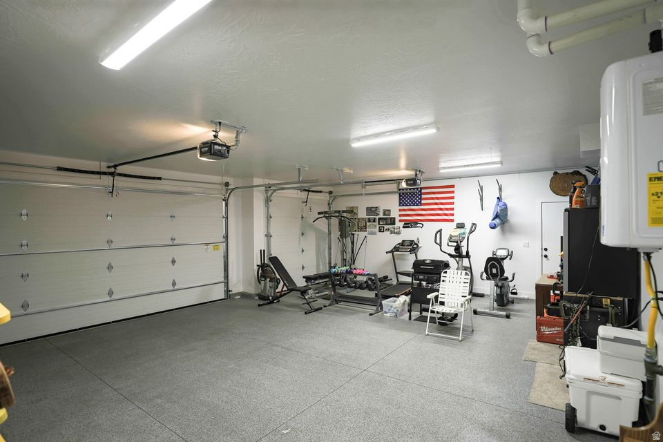 PEREGRINE POINTE WEST - Residential