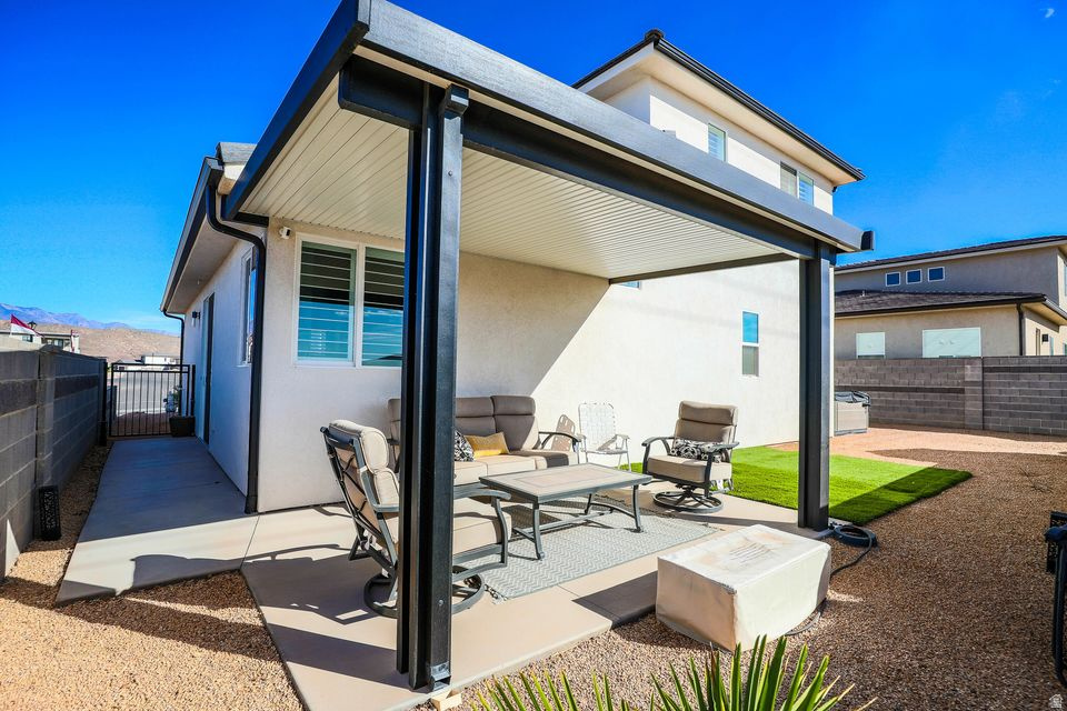 PEREGRINE POINTE WEST - Residential