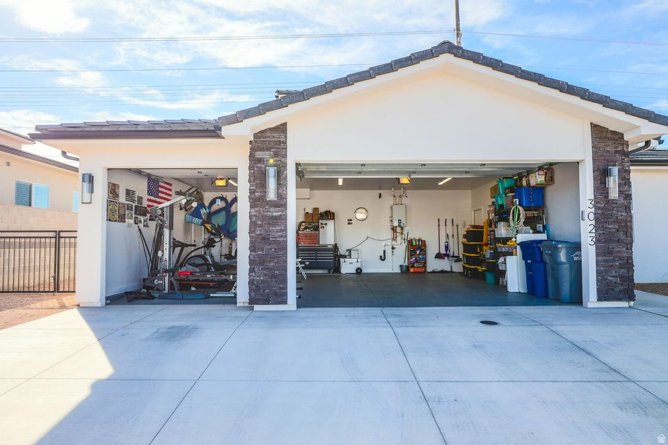 PEREGRINE POINTE WEST - Residential