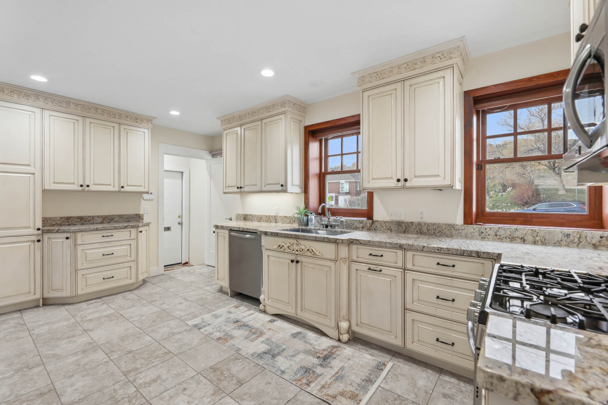 THE AVENUES - Residential