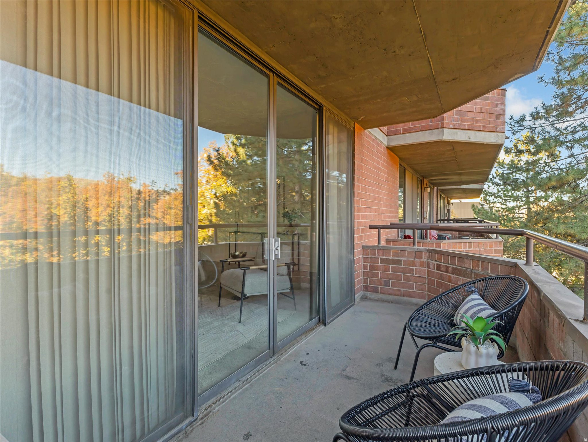 ARLINGTON PLACE - Residential