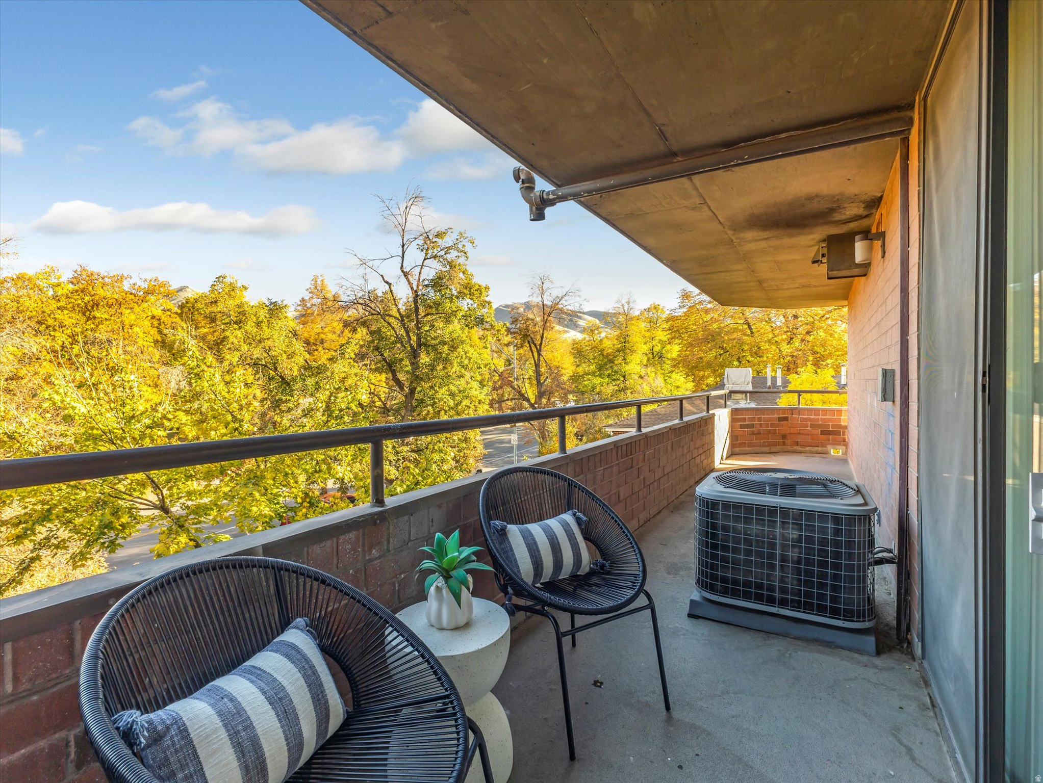 ARLINGTON PLACE - Residential